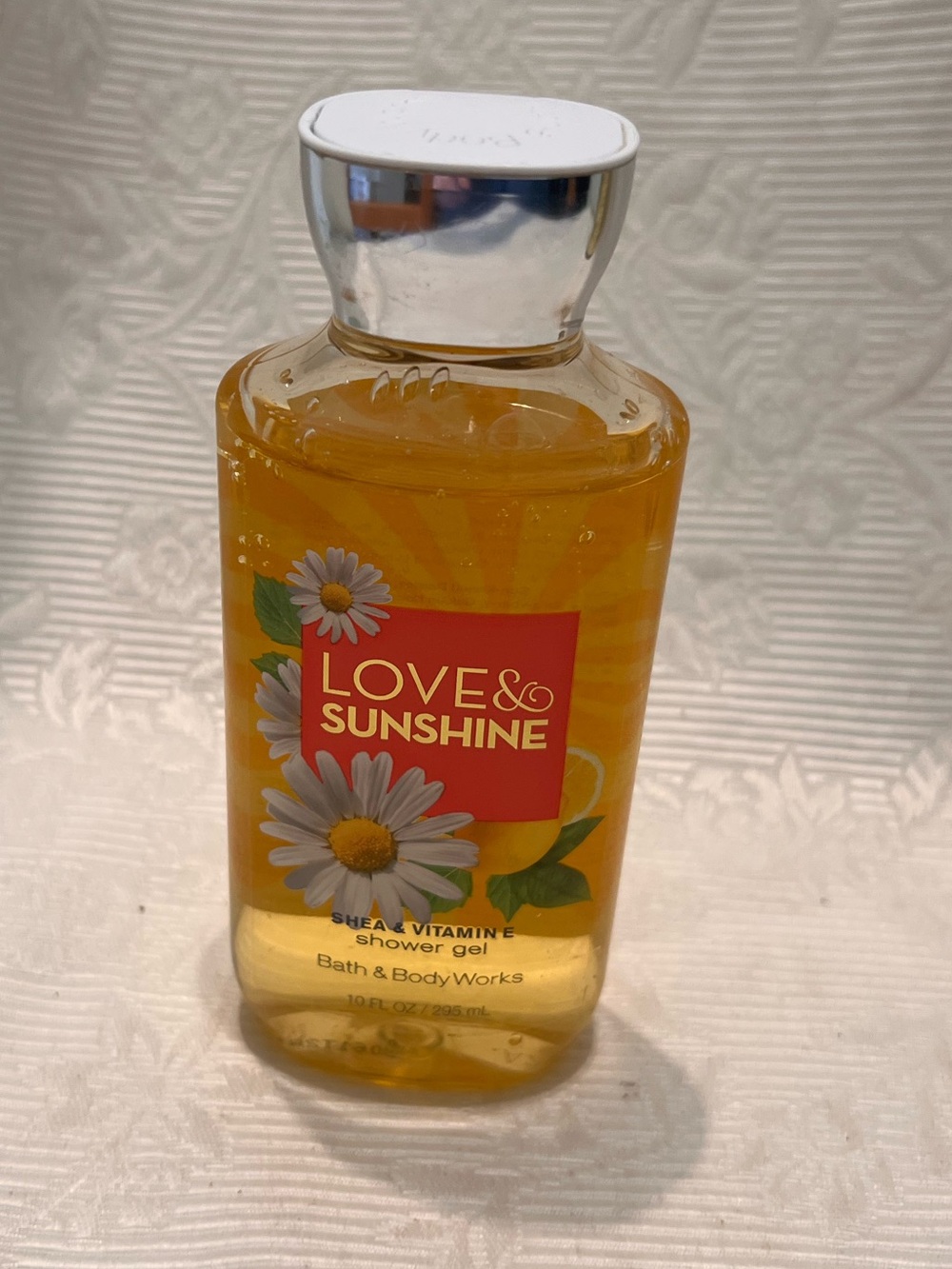 NEW BATH & BODY WORKS LOVE & SUNSHINE SHOWER
GEL BODY WASH ALOE
VITAMIN E 10 OZ